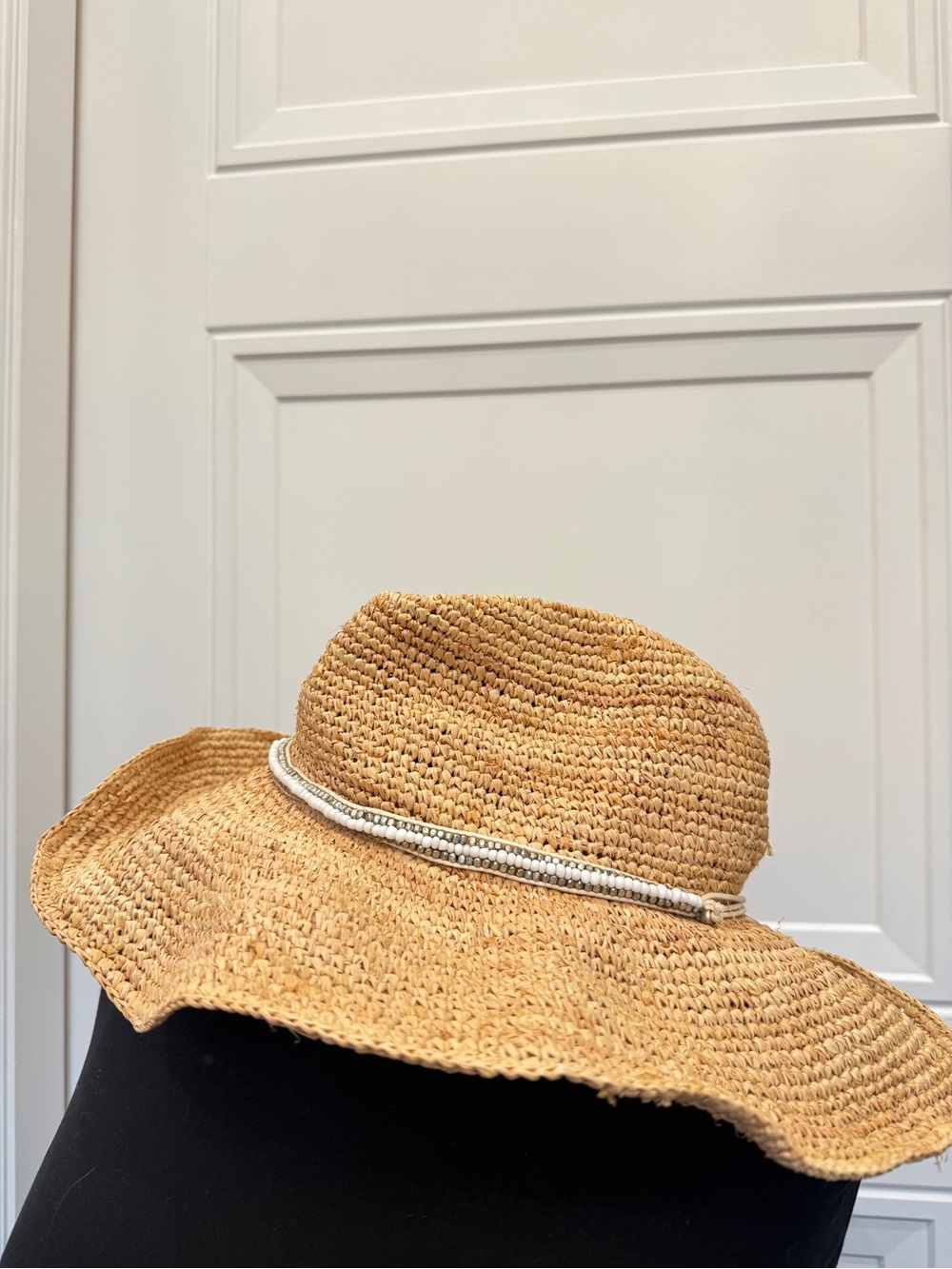 ALE BY ALESSANDRA STRAW BEACH HAT COWBOY BEADED ACCENT - Picture 4 of 6